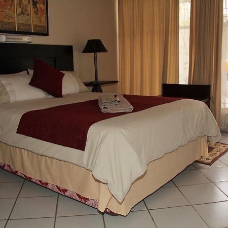 Rustenburg Guesthouse Extérieur photo