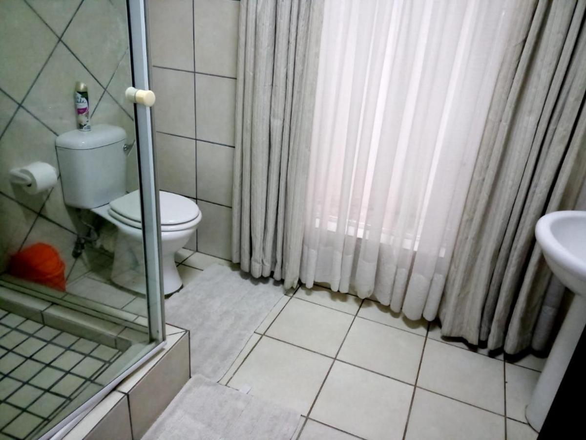 Rustenburg Guesthouse Extérieur photo
