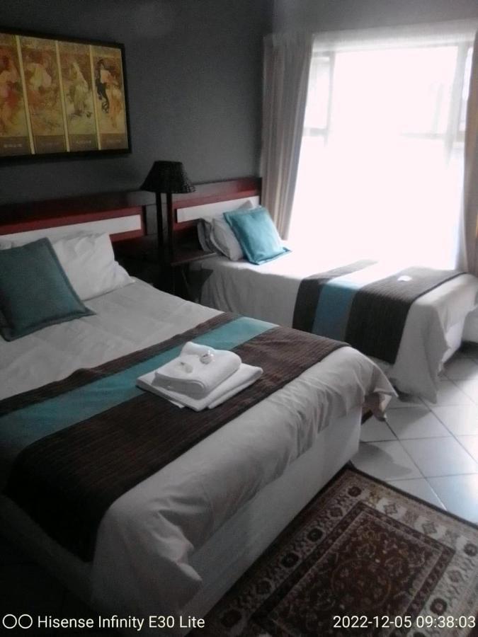 Rustenburg Guesthouse Extérieur photo