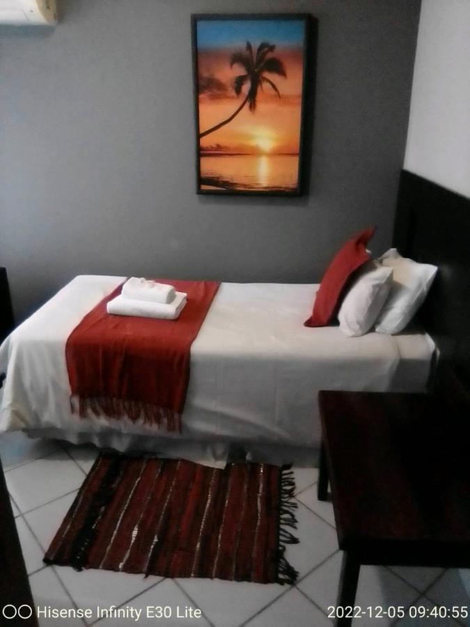 Rustenburg Guesthouse Extérieur photo