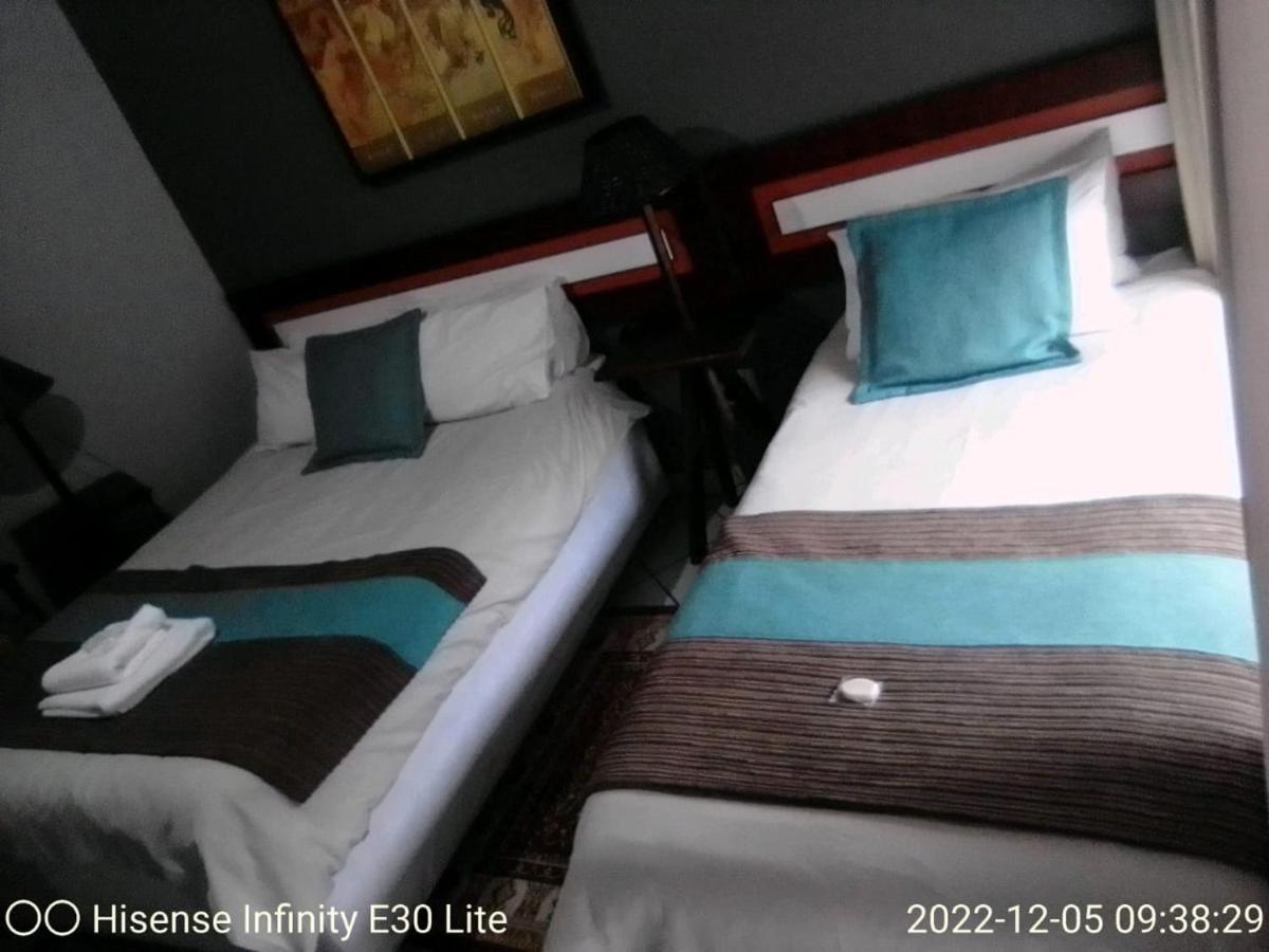 Rustenburg Guesthouse Extérieur photo